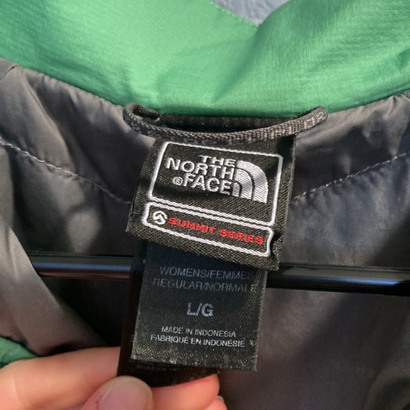 North Face women’s primaloft pullover - Picture 3 of 5